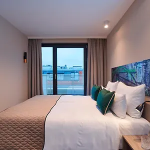 Otel Leonardo West