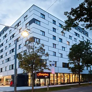 Hampton By Hilton Messe فندق