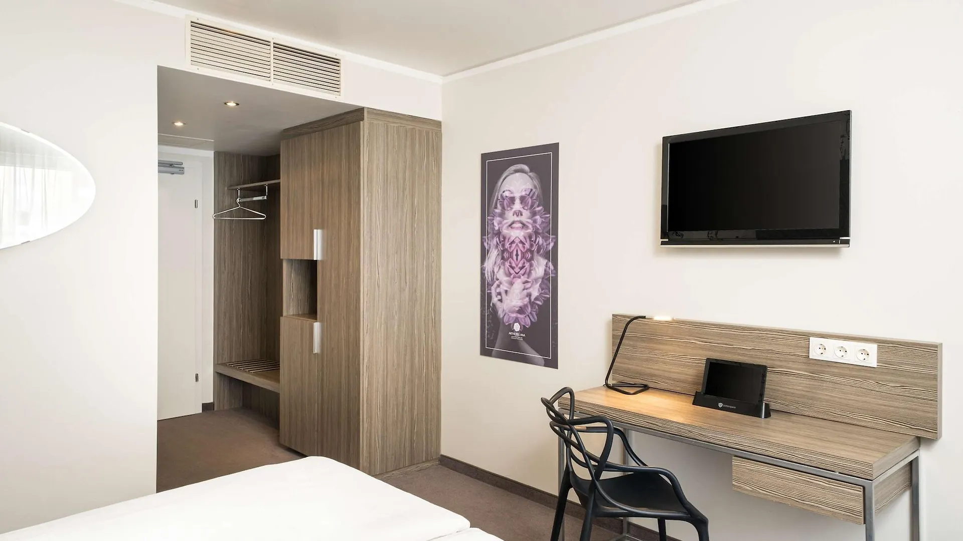 Elaya Hotel Vienna City West 4*,